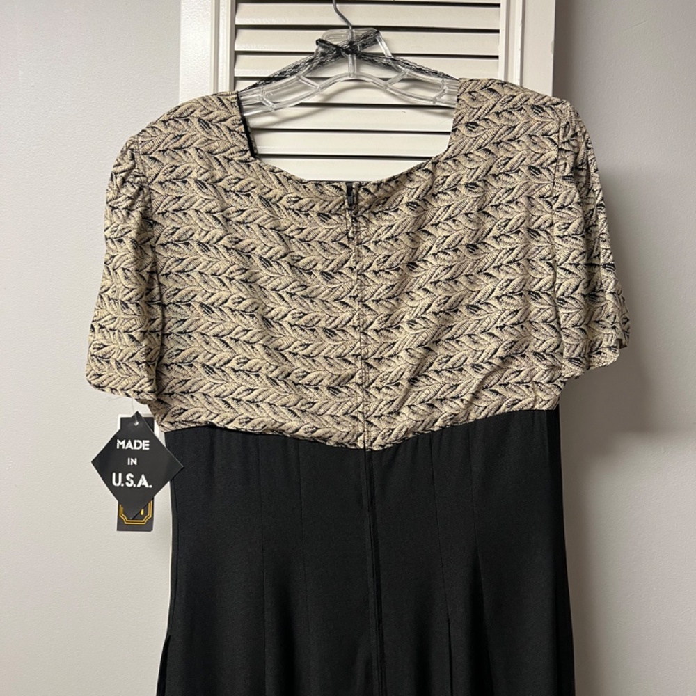Dress - Picture 7 of 7
